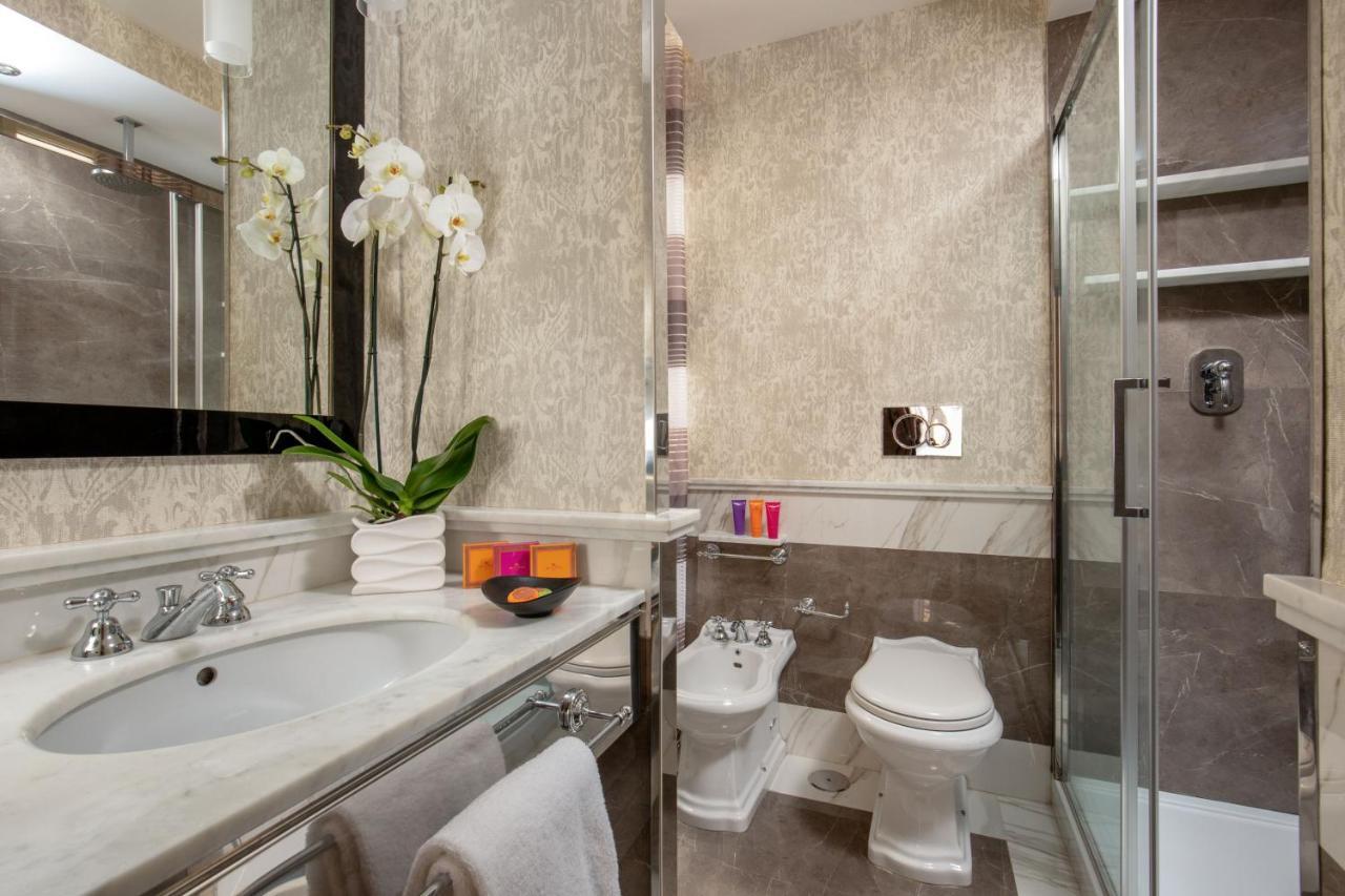 The Inn At The Spanish Steps Luxury Collection - Mario De' Fiori Suite Rome Bagian luar foto